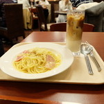 イタリアントマトカフェ - カルボナーラとアイスカフェラテのセット（１０７０円）