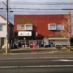 開店40分前、30分前には並び始め、10分前には40人の行列。