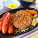 Ushiya - ソーセージバーグ定食 965円