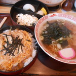 そば処三久 - 玉子丼付ラーメン定食　680円