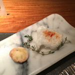 スリオラ - スターター。左側にはオリーブオイルが閉じ込められていました。