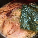 まる - とんこつラーメン