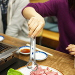 スタミナ苑 - 店内  この美女は・・・