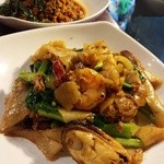 Shalom Indonesian Restaurant - 平麺パッタイ(シーフード)