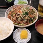 三松会館 - レバニラ定食(690円)