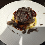俺のフレンチ・イタリアン OMORI - 牛肉とフォアグラのロッシーニです。トリュフがけです。