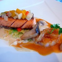 シェヌー - 魚料理（時鮭のポワレ）＠シェヌー