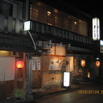 美登幸 - 右奥がお店です