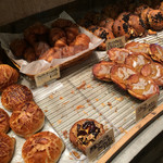 たま木亭 - 陳列されてるパン