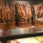 たま木亭 - レジ横のパン