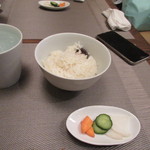 自然派 和食 ダイニング&カフェ SOLA - 茶椀の取分けて貰いぬか漬けと一緒に口に運ばせていただきました。
