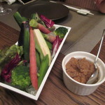 自然派 和食 ダイニング&カフェ SOLA - 野菜はバーニャカウダ、お味噌をつけて食べる和風のバーニャカウダです、野菜はお替りも出来ます。

