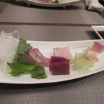 自然派 和食 ダイニング&カフェ SOLA - 最初の料理はお刺身の盛り合わせから、これから料理は和洋折衷で鮮やかな料理が続きました。
