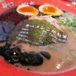 ラーメンこがね家 - 黒豚骨味玉入、マー油が決め手！