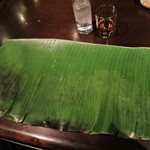 Spice&Dining KALA - バナナの葉に乗せて行きます。これも購入するのよ。