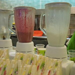 台北牛乳大王 - 注文が入るとジュースを作ってくれます