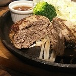 和牛焼肉ブラックホール - 推定250gハンバーグ断面♪