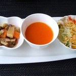 Bisu nu - 唐揚げカレーセットの日替りおかず、スープ、サラダ