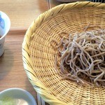 傍 - もりそば（黒）は、シンプルに辛汁でいただく