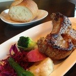 コション - もち豚のスパイシースペアリブ