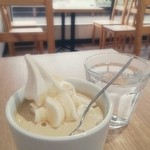 八百屋 カフェ ヤサイクル - おからソフトクリームのアフォガート