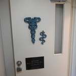 東京スネークセンター - 2015.12 店内入口。入るとへびアテンドが並んでいます