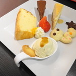 東京スネークセンター - 2015.12 今日のケーキの盛り合わせ