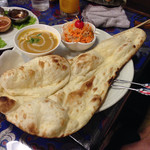 インドアジアダイニング - お子さまセットのチキンカレーとナン