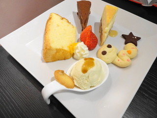 Toukyou Suneku Senta - 2015.12 今日のケーキの盛り合わせ