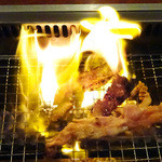 焼肉レストランひがしやま - 凄い炎!!