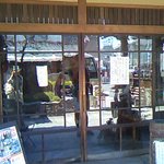 あなごめしうえの - 向かって左のスペースは、待合室みたいなスペース。