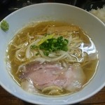 町田汁場 しおらーめん進化 - 鯵煮干の塩そば(\750)