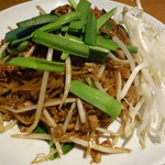 タイ田舎料理 クンヤー - パッドミーコラード（イサーン風焼きそば）