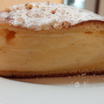 パン工房 夢風車 - クリームパン(断面)