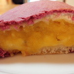 パン工房 夢風車 - 安納芋の焼き芋メロンパン(断面)