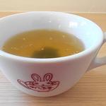 カフェ 茶華 - ランチ昔ながらのオムライス：スープ