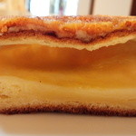 パン工房 夢風車 - 3種のチーズのブリオッシュ(断面)