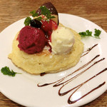 グリックグリル - チョコと苺のクリスマスパンケーキ