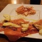 Cafe&Shop Seed - お任せおつまみ_生ハム・梨・人参サラダ(20151228撮影)