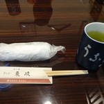 お茶とお絞り、お箸