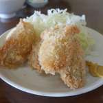 犬若食堂 - カキフライ定食のカキフライは、低温揚げかつボリューム感満点な一品で
