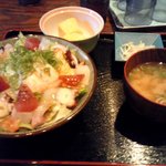 すしまる屋 - 海鮮ユッケ丼定食