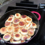 Club Lounge - チーズ餅。意外においしかった。