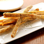 ワイン食堂コモン - ゴボウのサクサク揚げ！烏山で食べられるのはコモンだけ