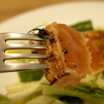 イタリア料理店 TAMANEGI - 自家製サーモンマリネの炙り、サラダ仕立て、カリフラワーのムース