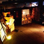 ワイン食堂コモン - 半地下にお店があります　お隣さんは「きときと」さん