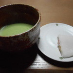 鼓月 - 女房の点てたお薄で。