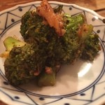ミルミレ - お通しのブロッコリーのスパイシー炒め