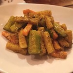 ミルミレ - アチャールは大根、人参、胡瓜の胡麻和えネパール風