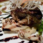 フレンチ割烹 宿 - フランス産ホロホロ鳥とフォアグラのソテー、トマトクリームとバルサミコソースがベストマッチ♪